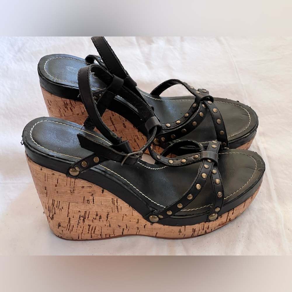 TWO LIPS WEDGE SANDALS / CYPRESS BLACK (size 7)